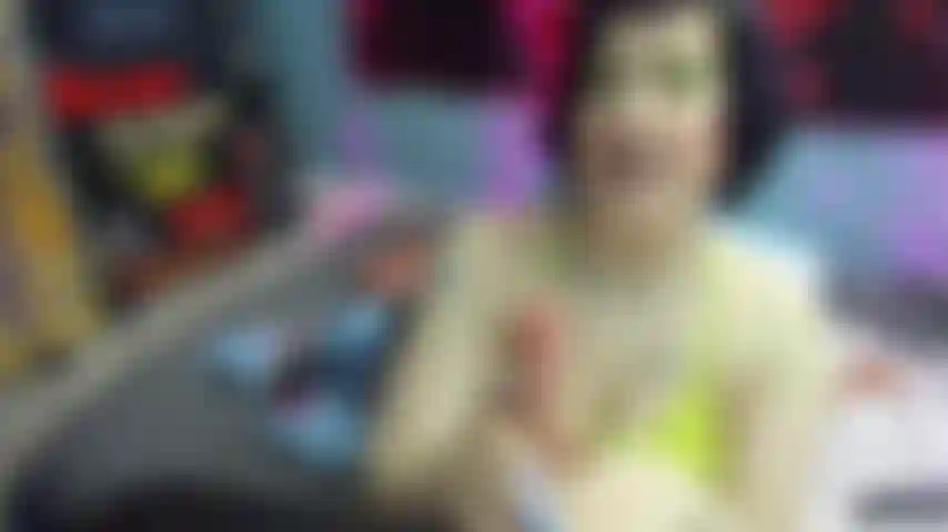 Che soffoca, sbava, mi lecca il culo in gola.