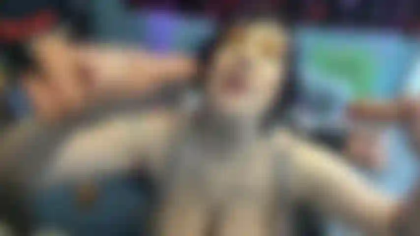 Gangbang da bamboccione! Ermetica che implora sperma, con più buchi sfondati!