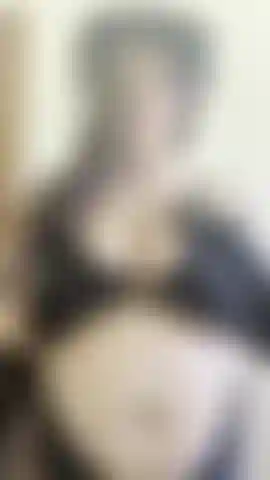 Punto di vista: una ragazza molto muscolosa viene salvata da un christopher e ti incoraggia a venire sulle sue grandi tette.