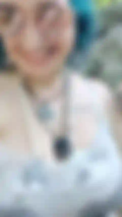 Tette lampeggianti nei boschi.