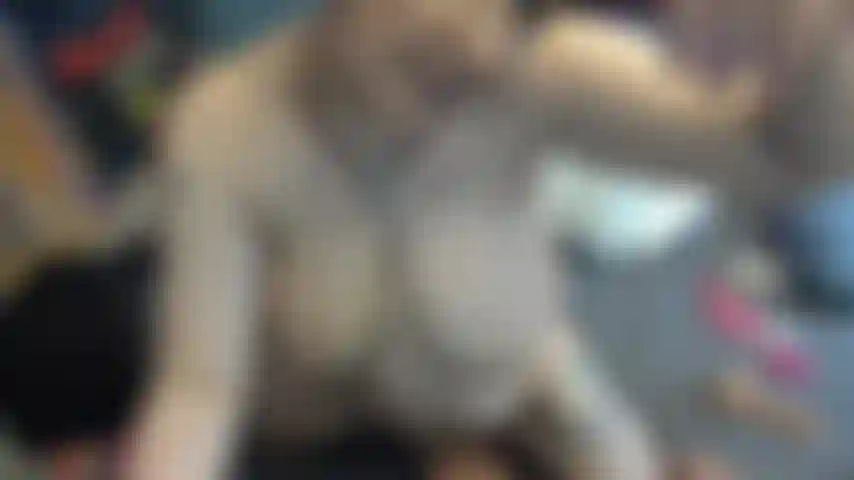 Cavalco un cavallo e parlo di fantasie a tre f/f/m.