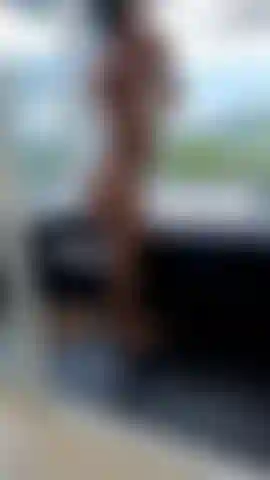Ciao tesoro, ti sto aspettando così possiamo fare un delizioso bagno di bolle insieme. Fammi sapere con un messaggio se ti piacerebbe?