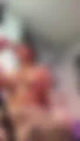 Che dietro le quinte succhia un grosso cazzo.