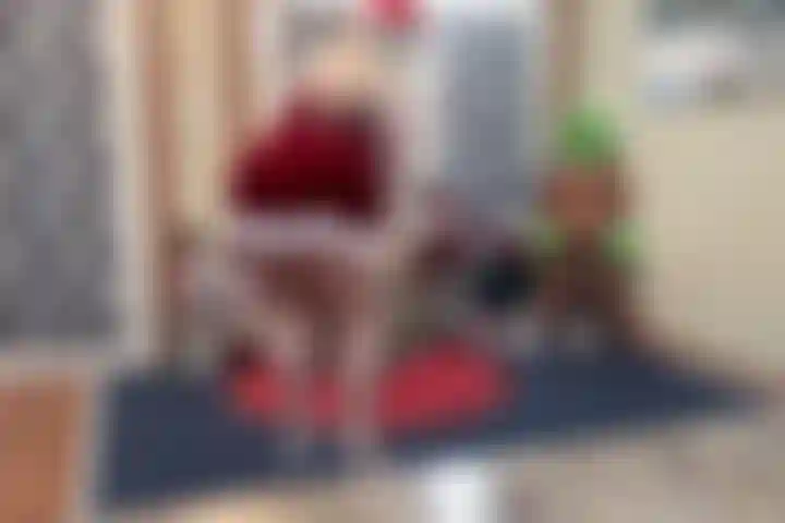 Signor_grinch, che si fa succhiare e scopare.