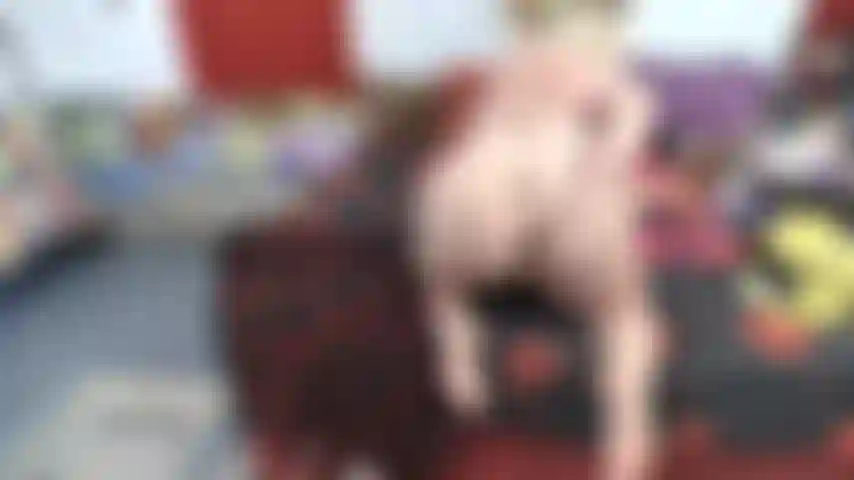 Che si scopa il culo stretto con un giocattolo e parlando sporco.