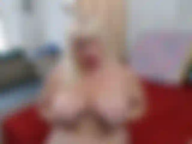 Un po' di tutto --- tette, bj sciatto, buco del culo spalancato, dildo nel culo, un po' di chiacchiere sporche.