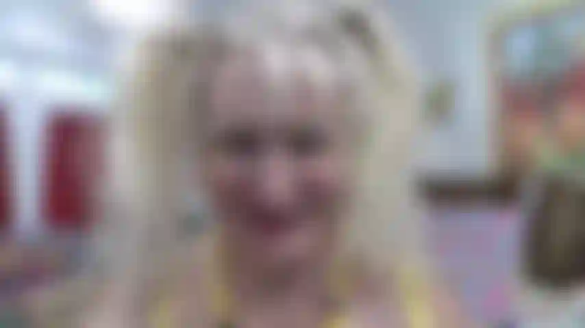 Solo pov_of_face, senza trucco, codini e giocattolo in faccia, così posso sentire l'odore delle tue noci.