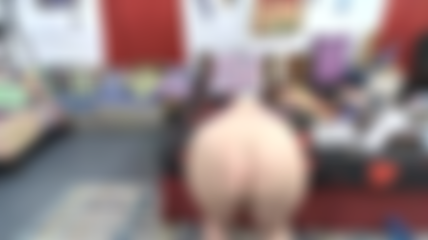 Ass_twerking,_il_buco_del_culo_divaricato,_l'anale_con_un_giocattolo--incoraggiamento.