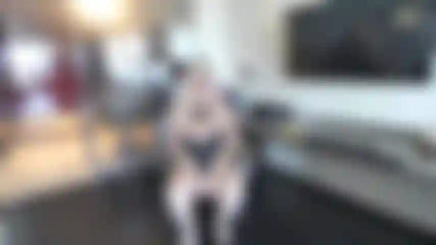Video di cibo---tacchi neri---lingerie---tette al vento---succhiare una banana---si apre in aria scopando la banana---mangiare la banana.