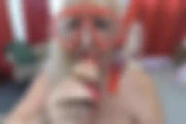 Pov di faccia succhia solo la maschera da sub appannamento del giocattolo.