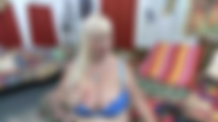 None_nude---ti incoraggio mentre accarezzi la mia scollatura nel mio bel reggiseno.