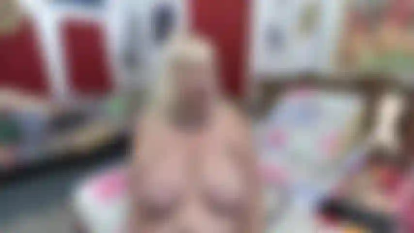 Che si scopa la tua milf con le tette che
