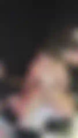 Guarda come mi vibrano i seni, tesoro.