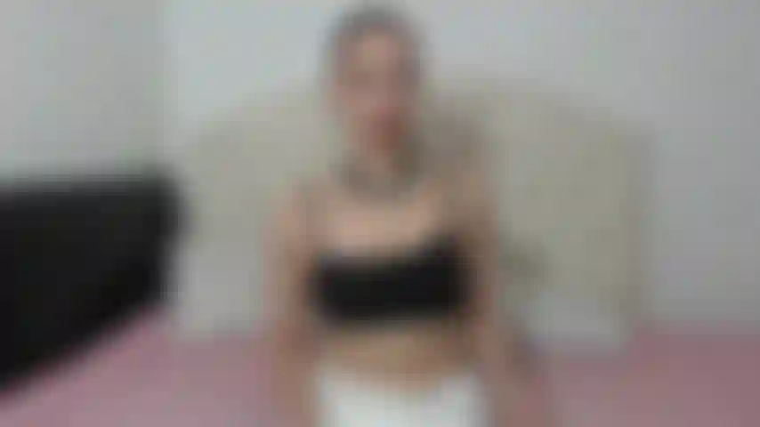 30 Sculacciata con bellissimi piedi.