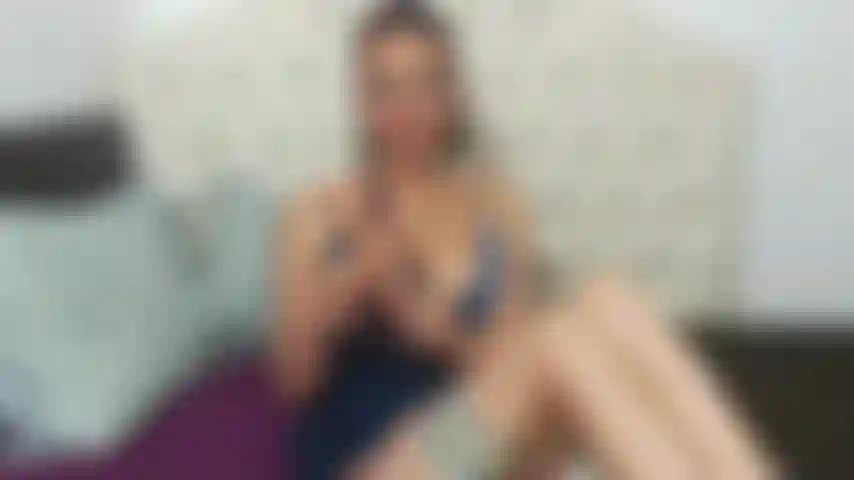 Vestita di blu.