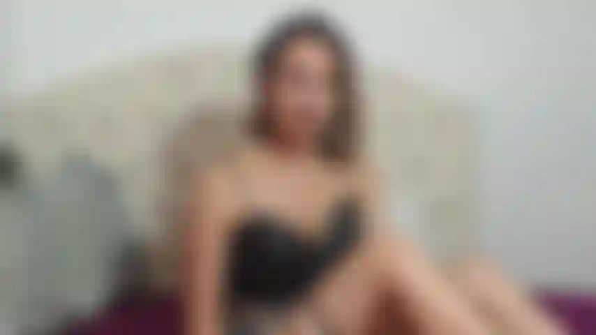 Nuda e con i tacchi.