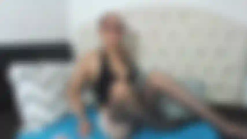 Una figa cremosa e profonda.