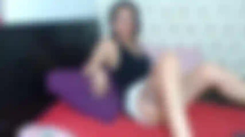 Magra con la figa rosa.