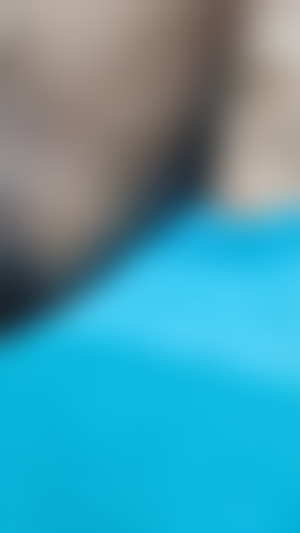 Gocce di latte e dita nella figa.