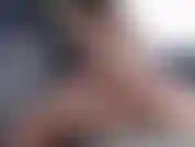 Cavalco il mio cinturino sul dildo su un cuscino con un tappo anale!