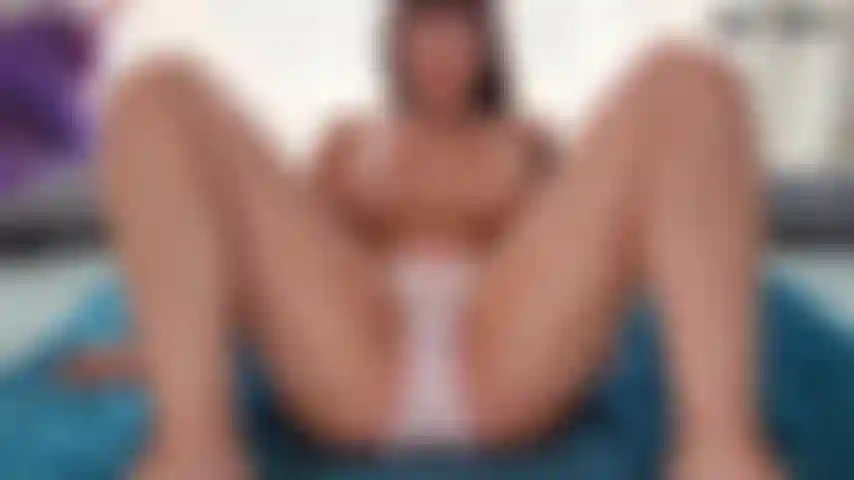 Con le mutandine inzuppate.