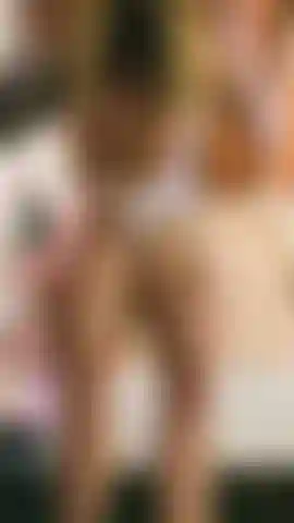 Ho un corpo flessibile e senza maglietta.