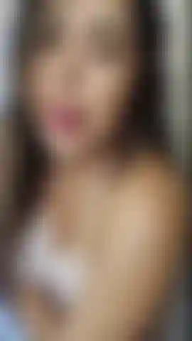 Gioco con le mie grandi tette sotto la doccia.