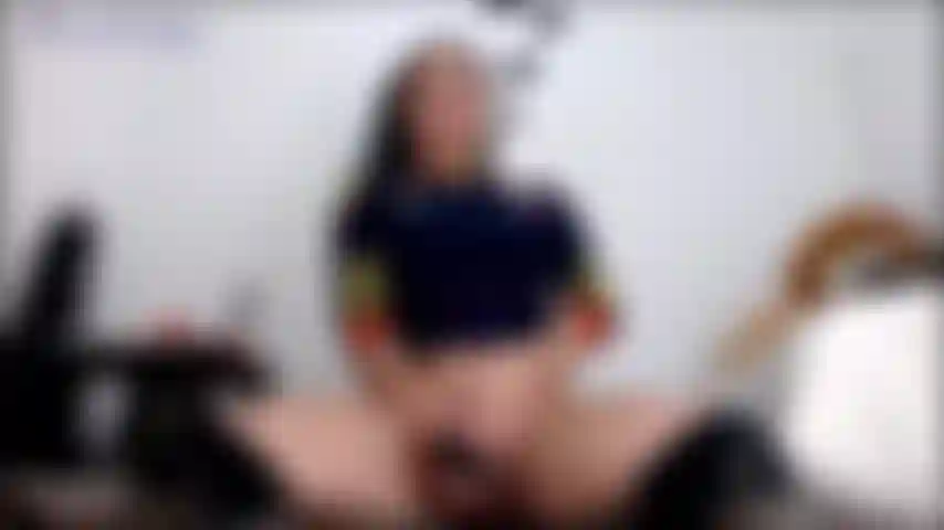 Arsmate cavalca un dildo.