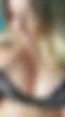 Gioco alla pecorina con la mia figa.