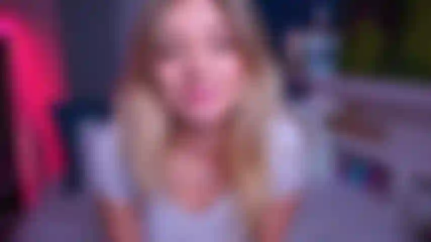 Gioco con la mia figa finché non vengo forte per te.