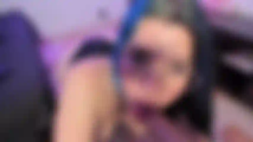 Faccio un pompino a un grosso cazzo nero.