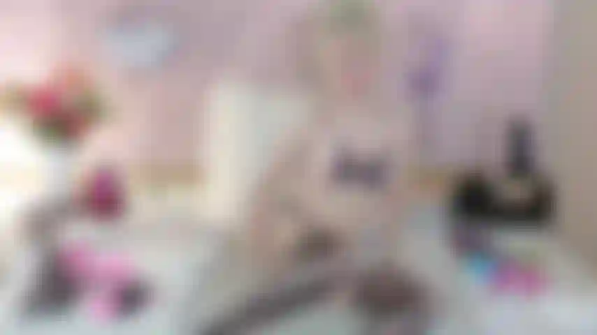 Allargo il culo - sophia sinclaire mostra i suoi buchi stretti - 4k mp4.