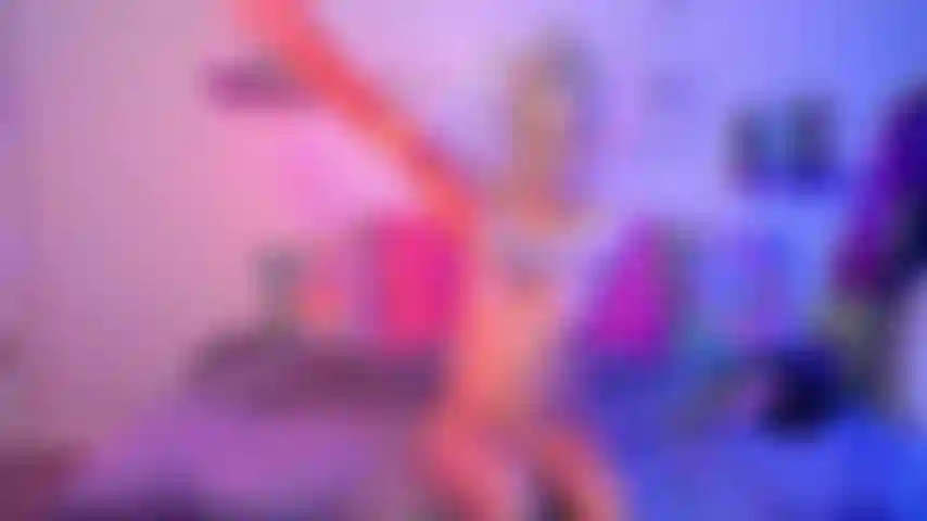 Masturbazione con guanti da cucina.