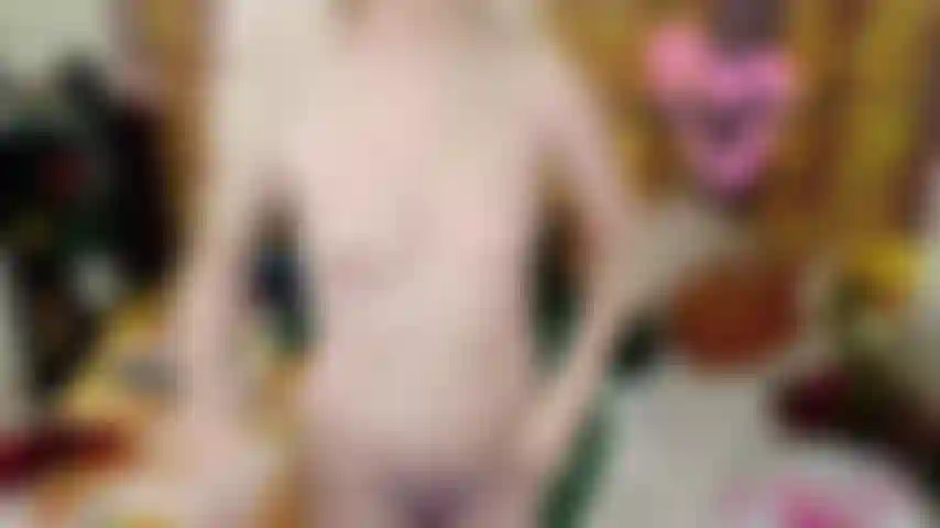 Cutting off my hair! - Sophia Sinclaire chops a big chunk off - 4K MP4