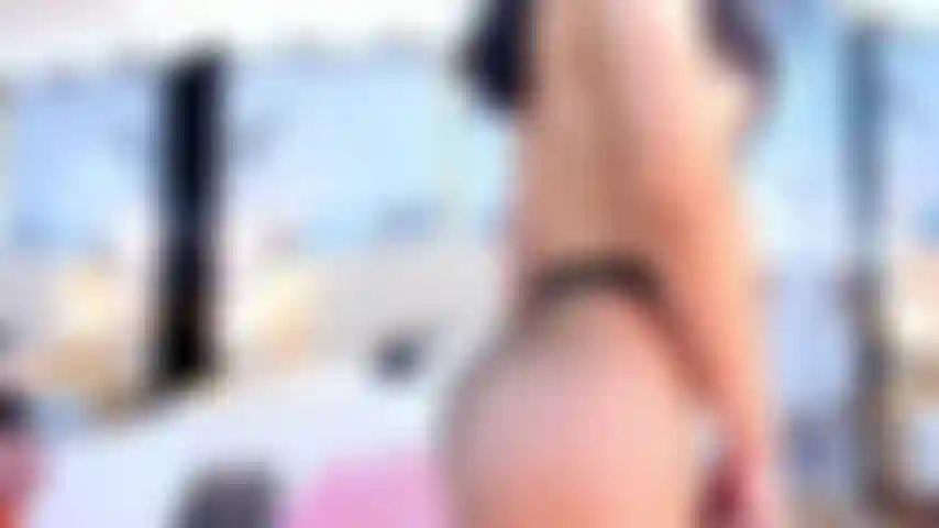 Le mie dita calde bagnano la mia figa per te.