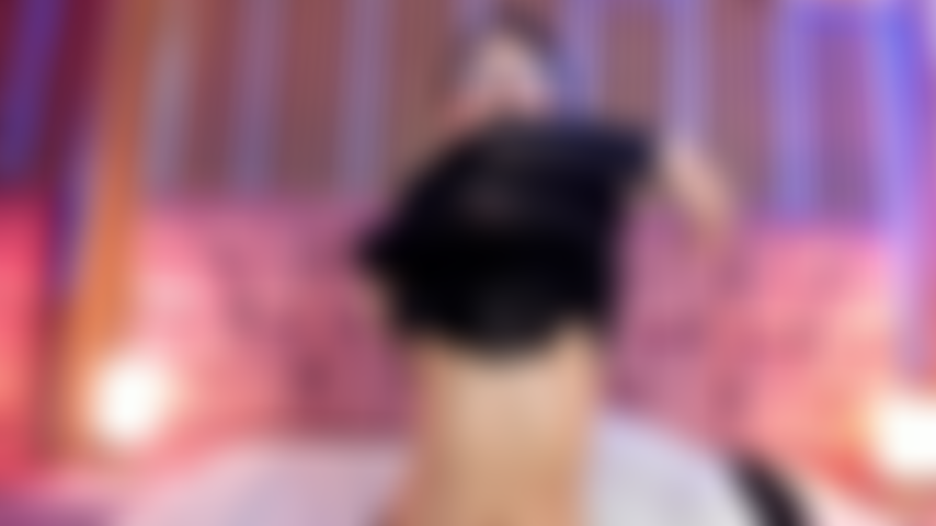 Una ragazza latina che gioca con la figa e ha un orgasmo.