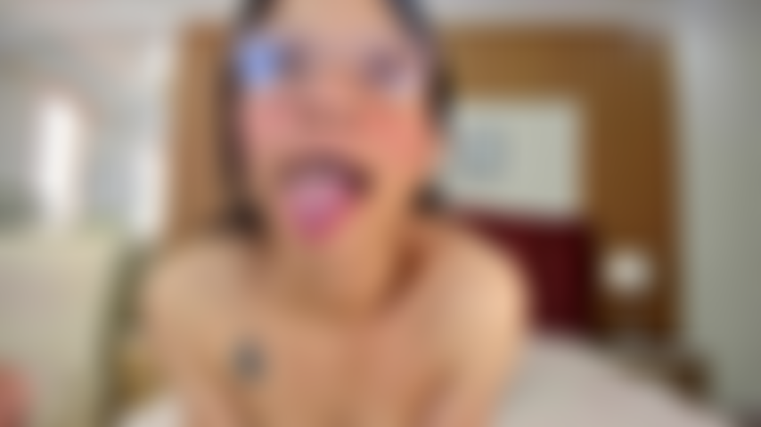 Le mie dita accarezzano delicatamente il mio clitoride.