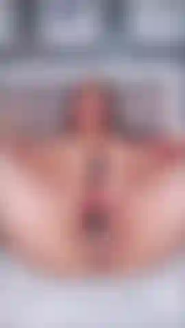 Vuoi passare la tua lingua nella mia vagina bagnata.