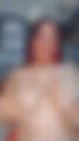 Il tuo latte sulle mie tette sembra divino.