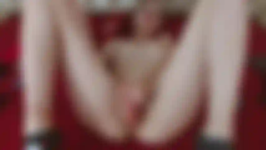 Guarda come il dildo passa attraverso la mia vagina.