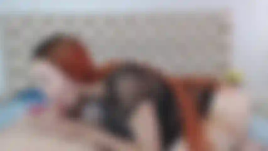 Una ragazza bianca che fa un bel pompino fino in fondo diventando così eccitata che si fa un ditalino fino a venire.