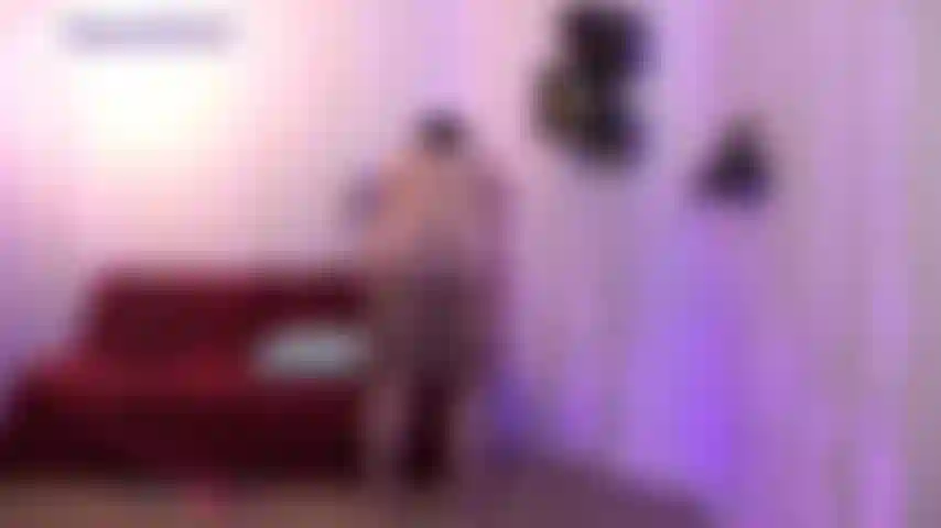 Posa con mutandine carine e formose: modello 5 paia di mutandine per te, mostrando il mio corpo sinuoso dalla testa ai piedi. Non dico una parola, mi lascio solo abbracciare da ogni centimetro di me. Muovo un po' i fianchi e le braccia per provocarti. Non distogliere lo sguardo, assorbi tutto il mio spessore!