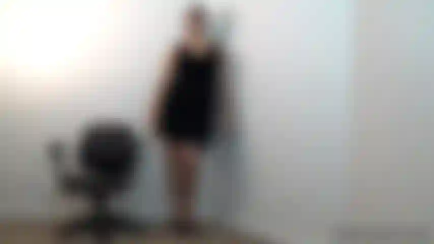 Di nuovo una sporca milf con pugni - mi è piaciuto giocare con te prima e sentirti aprire i miei buchi. Fammi venire di nuovo su quella mano! Usami e trasformami in uno sporco fottuto pasticcio di puttane per te.