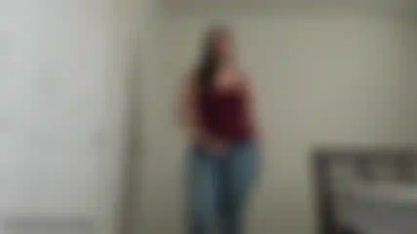 Il culo di joi che applaude con il conto alla rovescia per lo sperma: mi spoglio dei miei vestiti, prendendoti in giro mentre ti dico di masturbarti. Allora devi cercare di starmi dietro mentre ti dico di accarezzarmi il culo battendo le mani!