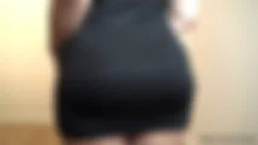 Gioco joi: cammina, spogliati e scuoti il bottino - adoro dirti come accarezzarmi! Vediamo se riesci a superare tutta questa presa in giro. Fai esattamente quello che dico mentre cammino, mi spoglio, scuoto il sedere e applaudo!