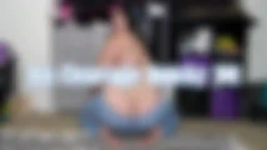 Scollatura del culo quicky joi- adori il mio culo nudo e in jeans, quindi lo mostro a metà in pantaloni di jeans attillati. Voglio che tu faccia come ti dico e ti mostro, accarezzando il tuo cazzo sul mio culo grosso. Non venire finché non avrò il conto alla rovescia! Amo controllare i tuoi orgasmi.