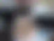 Un gigantesco dildo verde cam cum show - di recente ho ricevuto un grosso giocattolo pazzesco e dovevo ancora provarlo, quindi decido di provarlo per la prima volta dal vivo in cam. Me lo scopo nelle calze fino a venire forte!