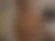 Cammino, salto e twerk- cammino con i miei tacchi alti, poi a piedi nudi, avanti e indietro come una passerella. Poi continuo a fare salti mortali da tutti i punti di vista, portando a un finale di twerk!