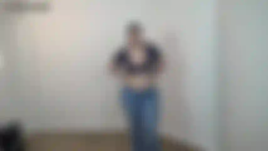 Il mio culo è troppo grasso?- I jeans prendono in giro: sono giù perché alcune puttane magre hanno riso di quanto è grande il mio sedere. Pensi che sia troppo grande? Lo modello in diversi modi prima di cambiare. Penso di aver bisogno di trovare un ragazzo che adorerà il mio grande bottino!