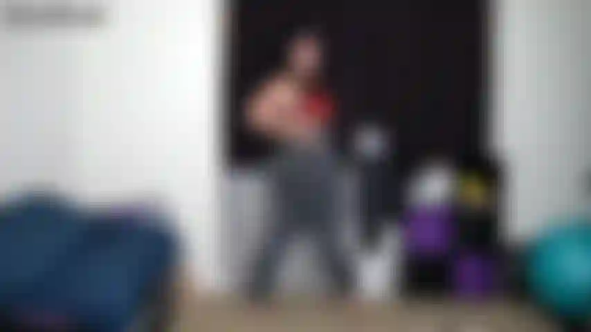 Dominate roomate joi tease- ti sorprendo a fissarmi il culo e ti faccio tirare fuori il tuo cazzo per accarezzarmi. Devi rompere con il tuo fidanzato così puoi adorarmi ogni giorno. Mettiti in ginocchio. Mi strofino la figa, ora vengo esattamente quando te lo dico!